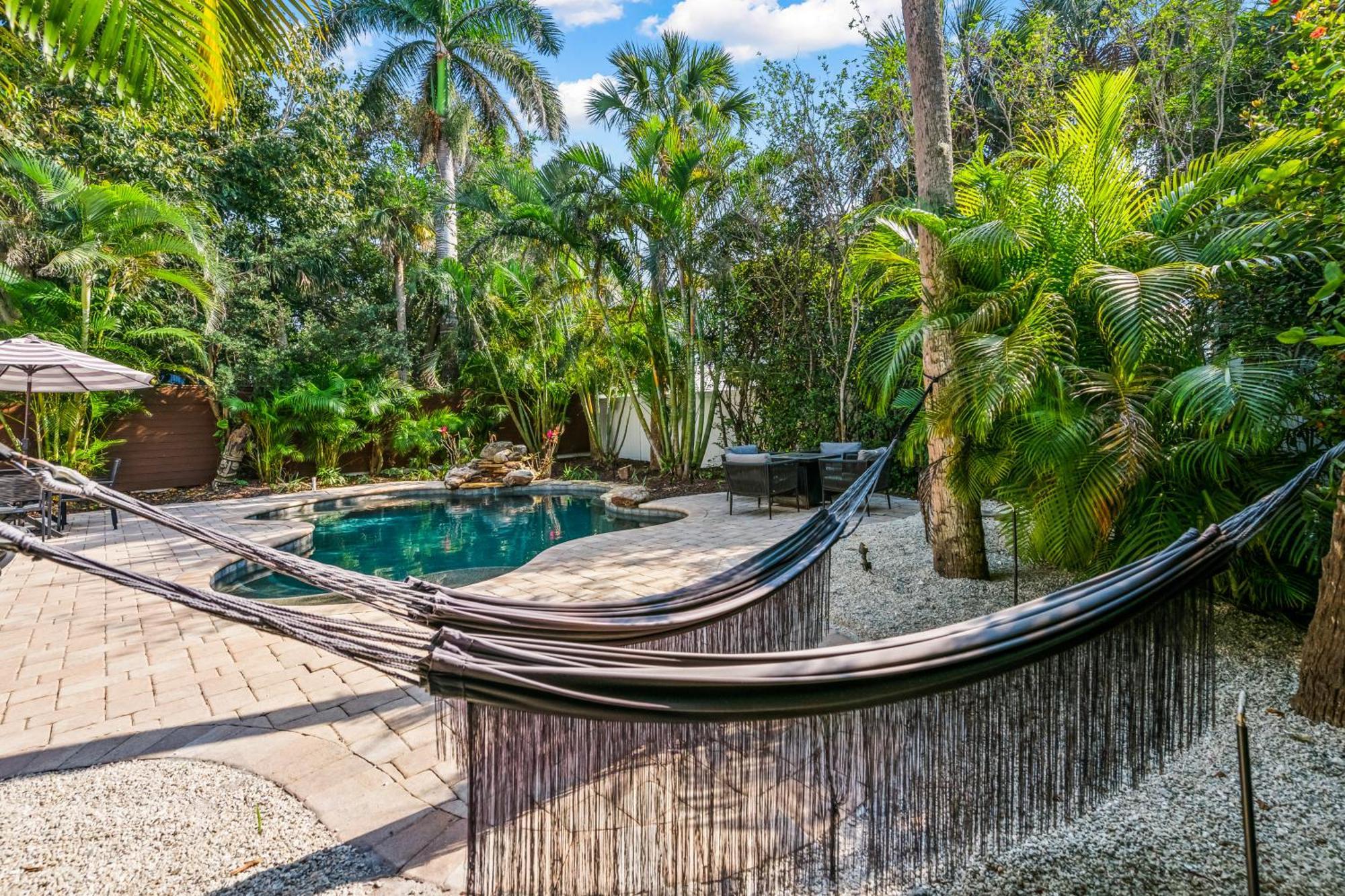 Sandy Pants - Designer Beach Chic Home Steps To Beach Backyard Oasis W Heated Pool 애나 마리아 외부 사진