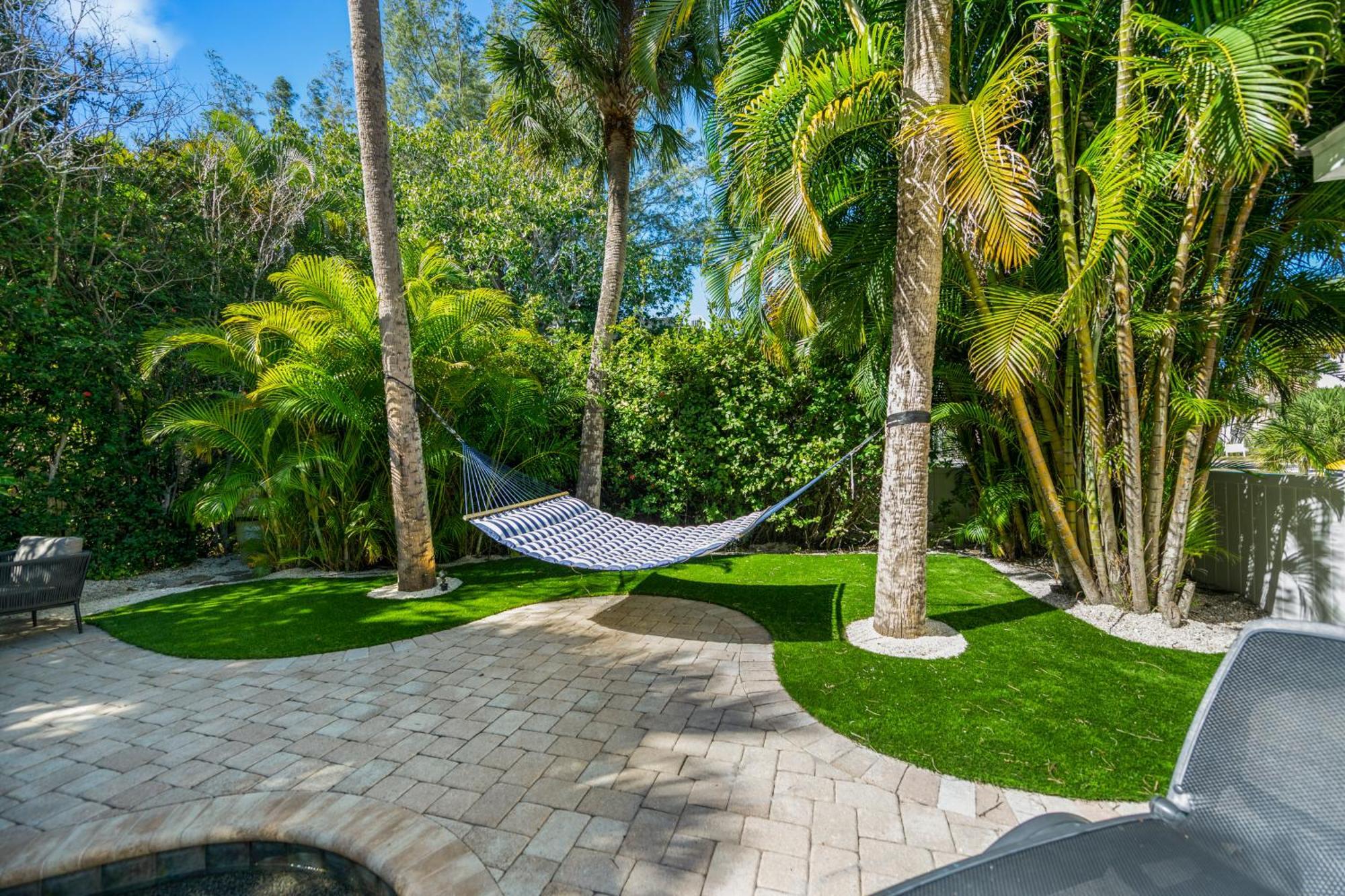 Sandy Pants - Designer Beach Chic Home Steps To Beach Backyard Oasis W Heated Pool 애나 마리아 외부 사진