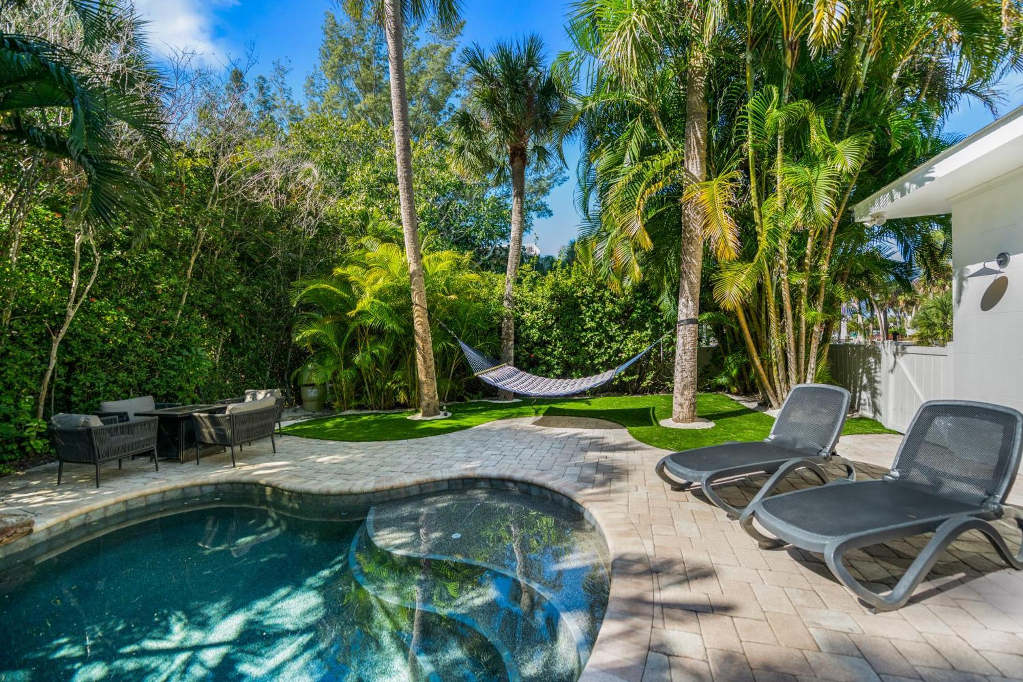 Sandy Pants - Designer Beach Chic Home Steps To Beach Backyard Oasis W Heated Pool 애나 마리아 외부 사진